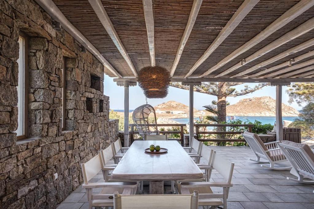 Zdjęcie z galerii obiektu Aura Homes, Villa on Sea - Saint Anna Beach w mieście Mykonos