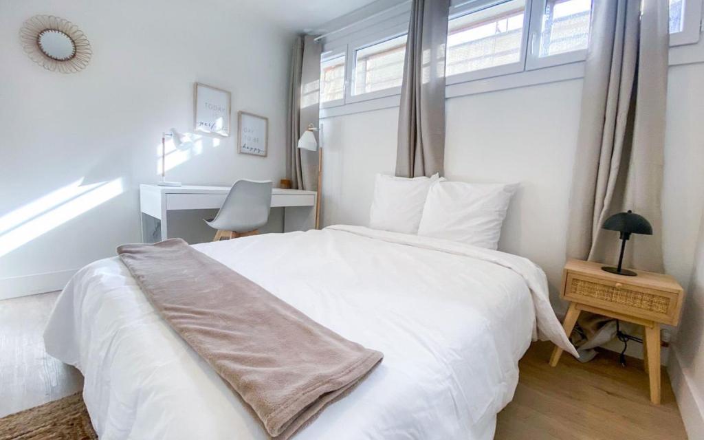 Posteľ alebo postele v izbe v ubytovaní "Le Cocon" Joli duplex à 5mn du Vieux Port