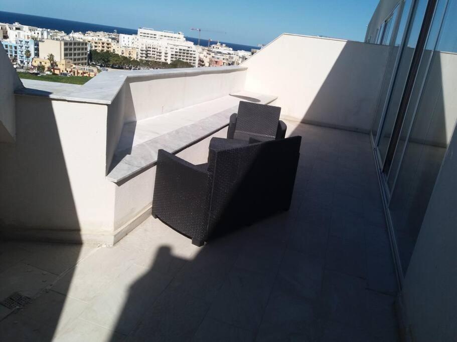Pearl Point Pent House - Housity