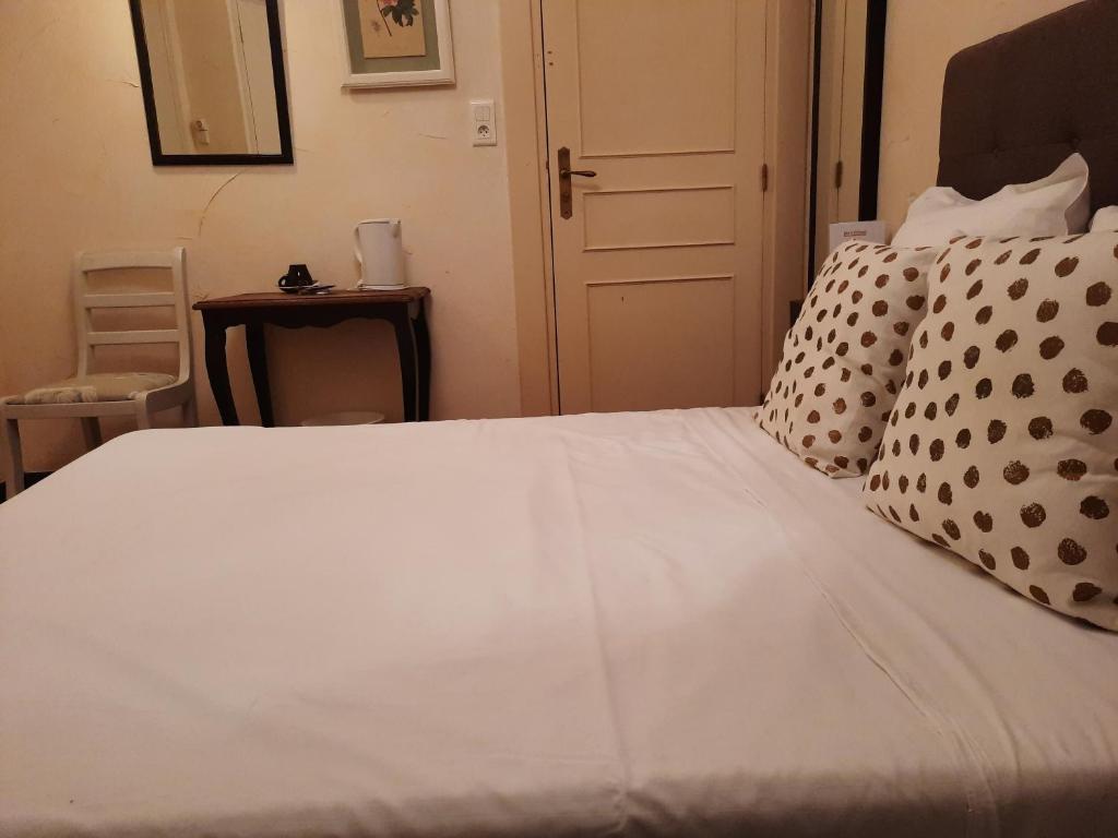 Logis Hôtel de Provence - Small Single Room