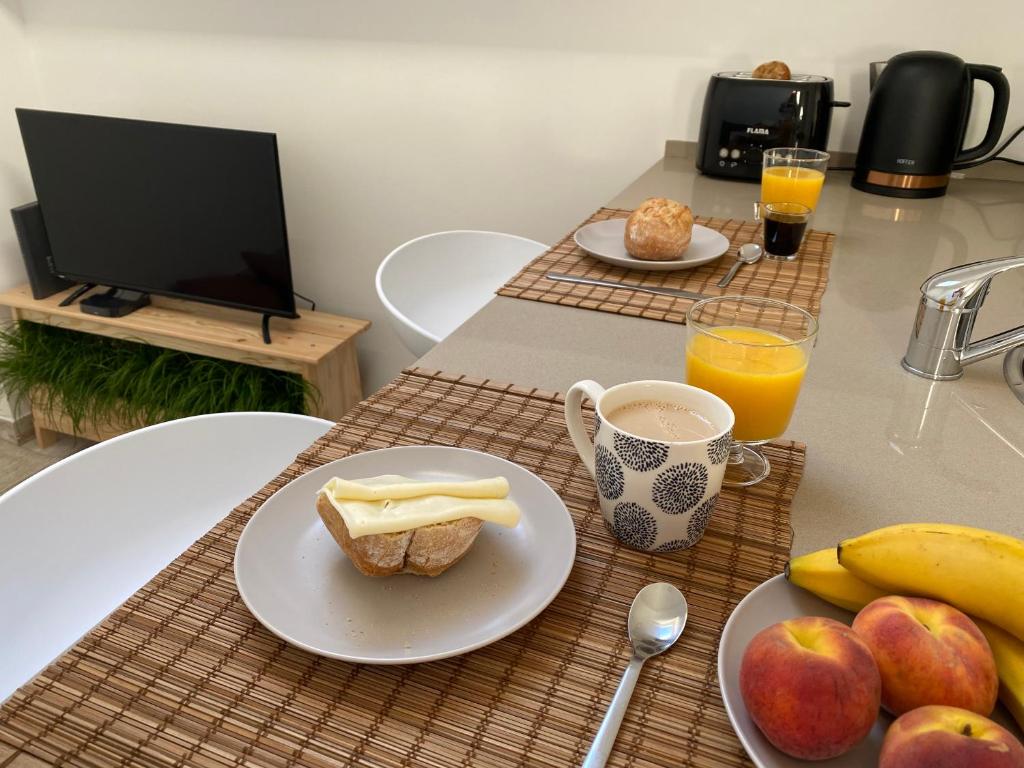 a table with a plate of food and fruit on it at Villa Sesimbra in Sesimbra