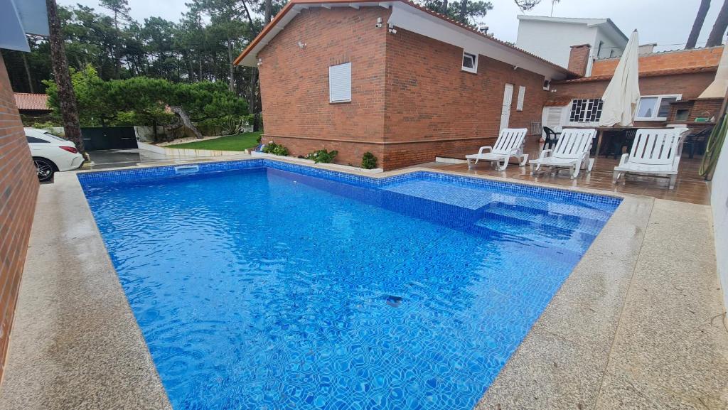 Pinheiro Manso - Casa De Tres Dormitorios