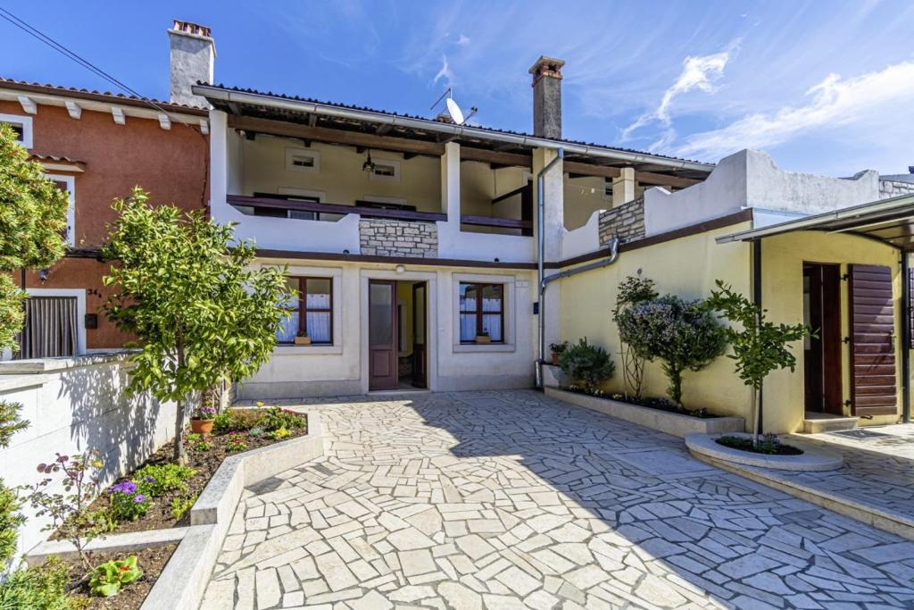 Budova, v ktorej sa vila nachádza