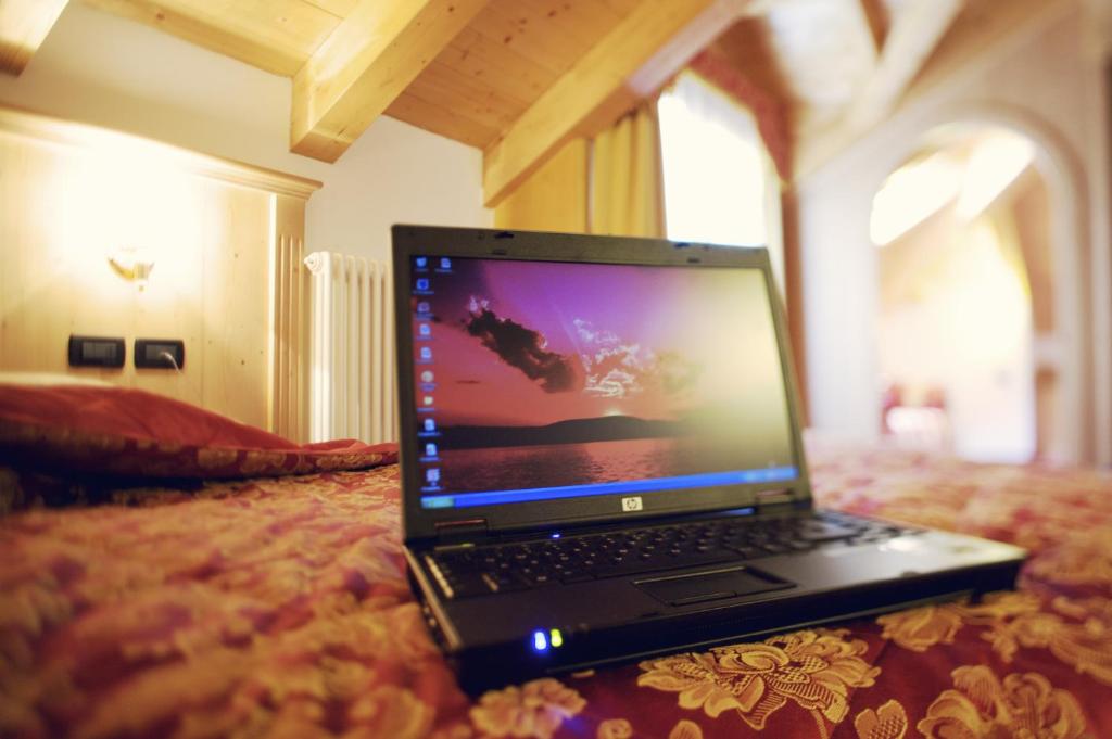TV a/nebo společenská místnost v ubytování Hotel Almazzago