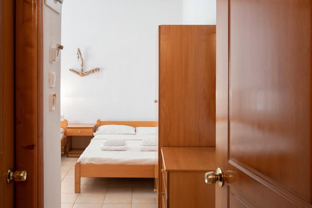 Postel nebo postele na pokoji v ubytování Gravanis Studios