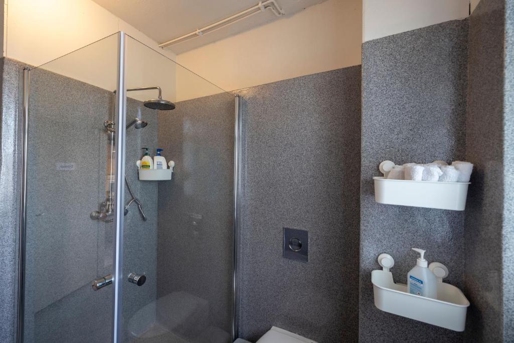 Ένα μπάνιο στο Heidi Guesthouse