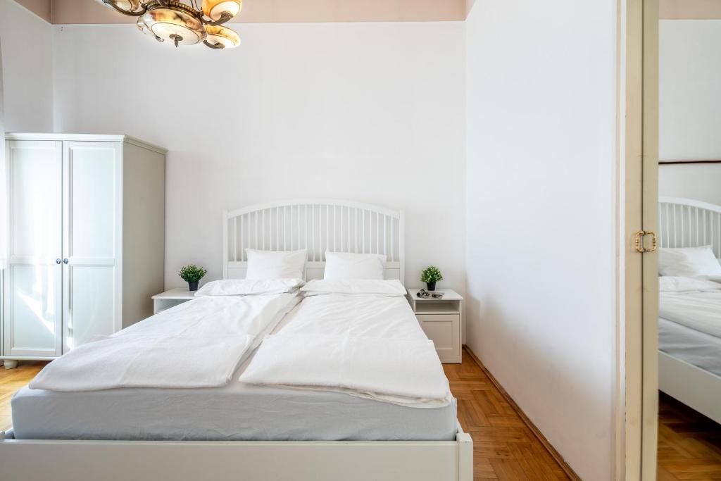 Posteľ alebo postele v izbe v ubytovaní Huge Apartment in the city center
