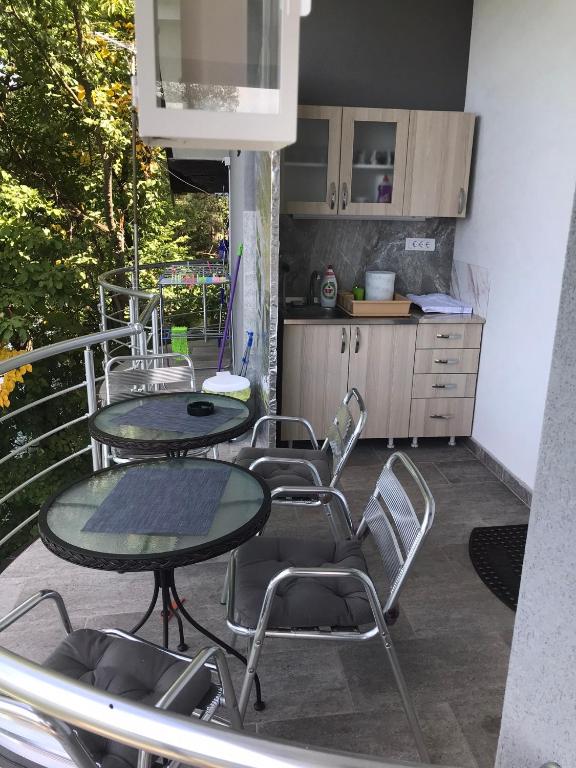 Kuhinja ili čajna kuhinja u objektu Obala Srebrno Jezero