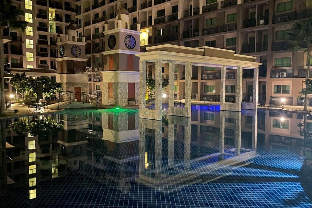 Fotografie z fotogalerie ubytování Exclusive Arcadia Condo - Amazing Pools & Gardens, Gym, Sauna, Waterfalls, Jacuzzi, Fast Internet v destinaci Pattaya South