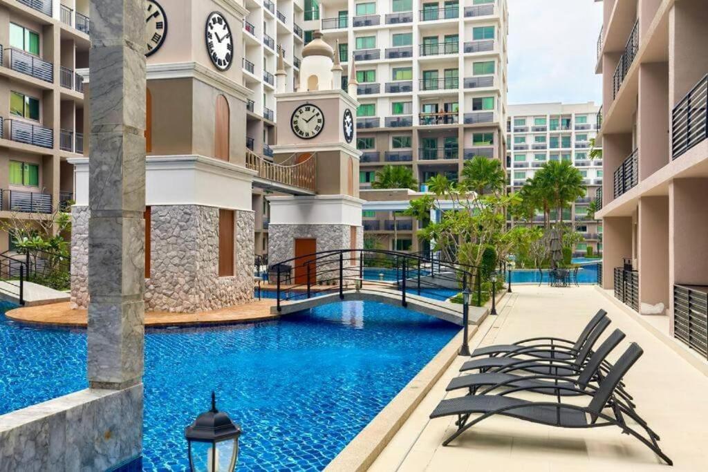 Fotografie z fotogalerie ubytování Exclusive Arcadia Condo - Amazing Pools & Gardens, Gym, Sauna, Waterfalls, Jacuzzi, Fast Internet v destinaci Pattaya South