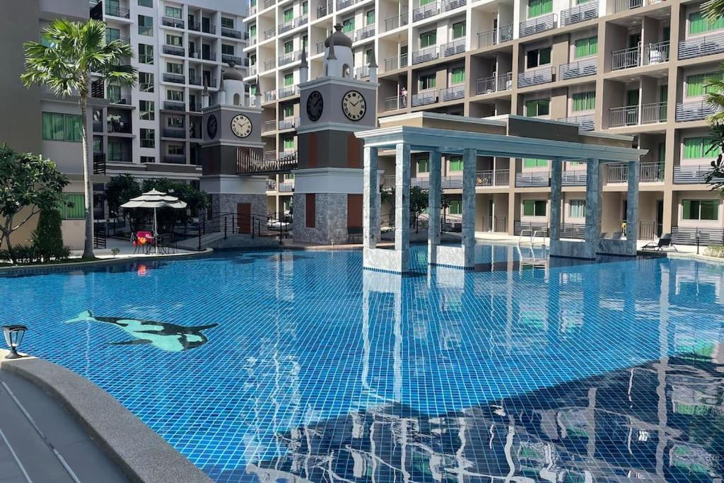 Fotografie z fotogalerie ubytování Exclusive Arcadia Condo - Amazing Pools & Gardens, Gym, Sauna, Waterfalls, Jacuzzi, Fast Internet v destinaci Pattaya South