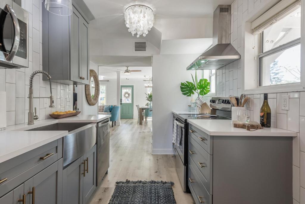 FULLY RENOVATED Indian Rocks Beach Getaway