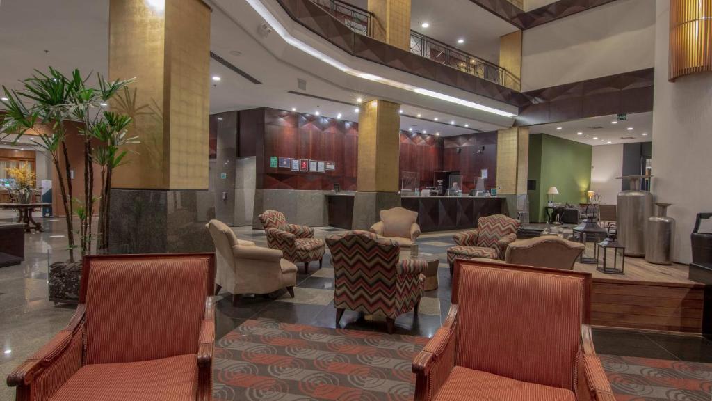 Posezení v ubytování Hotel Deville Prime Porto Alegre