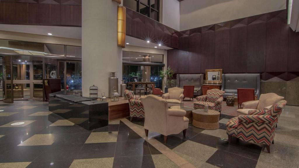 Posezení v ubytování Hotel Deville Prime Porto Alegre