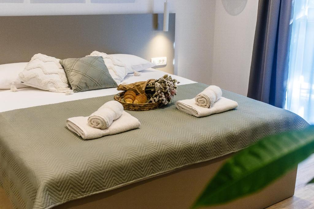 Postel nebo postele na pokoji v ubytování Apartments KIWI