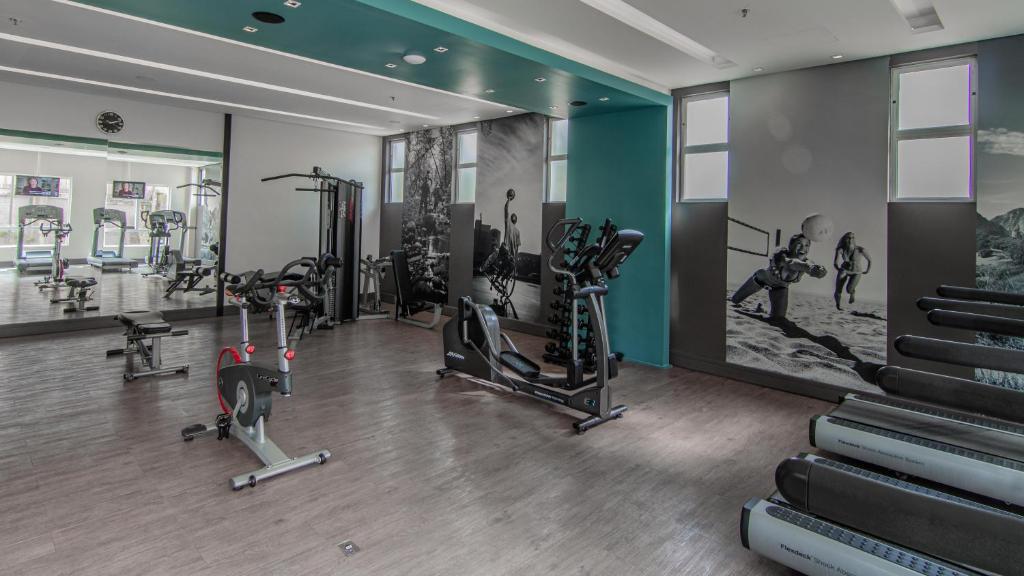 Fitness centrum a/nebo fitness zařízení v ubytování Hotel Deville Prime Porto Alegre