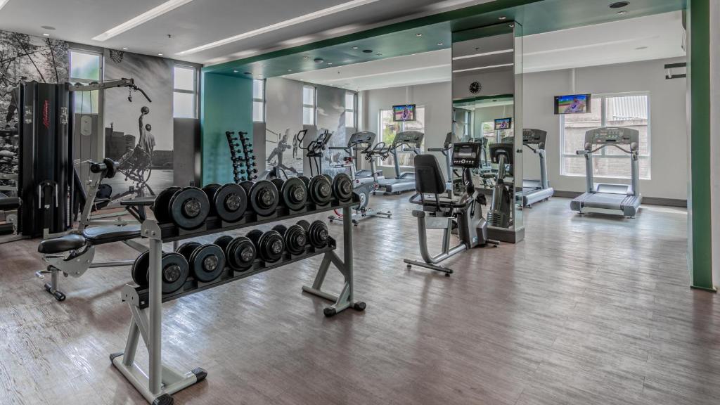 Fitness centrum a/nebo fitness zařízení v ubytování Hotel Deville Prime Porto Alegre
