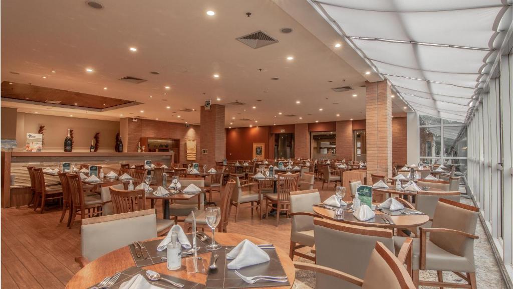 Restaurace v ubytování Hotel Deville Prime Porto Alegre