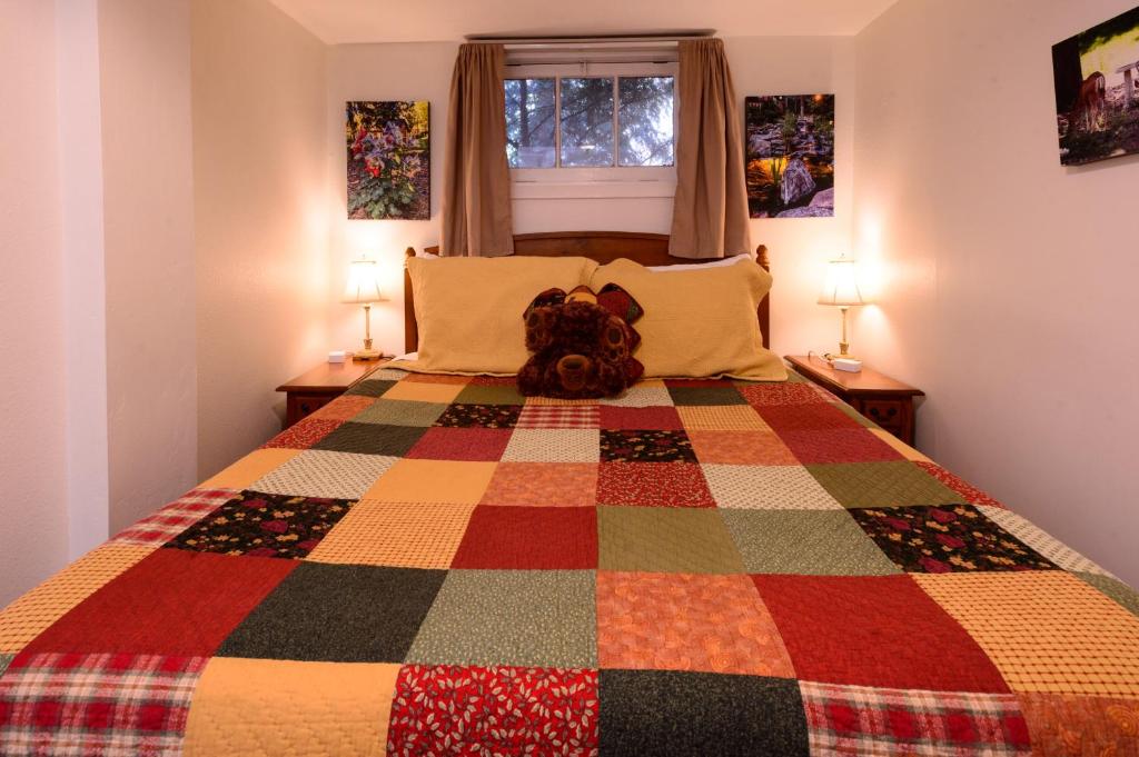 Alpen Way Chalet Mountain Lodge - Deluxe Family Suite - No Pets