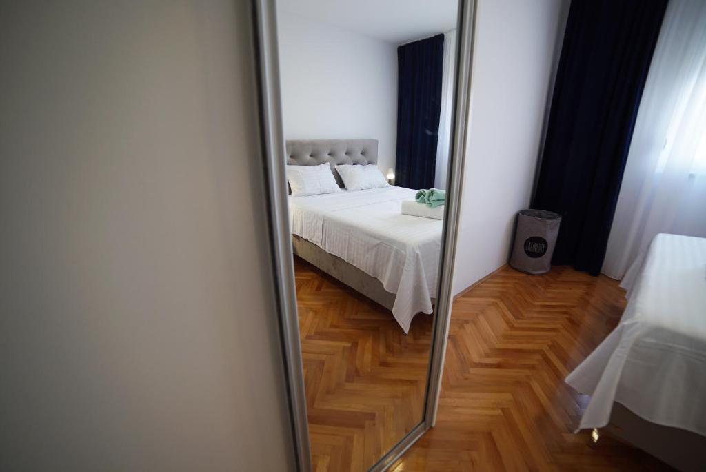 Posteľ alebo postele v izbe v ubytovaní Simon's apartment