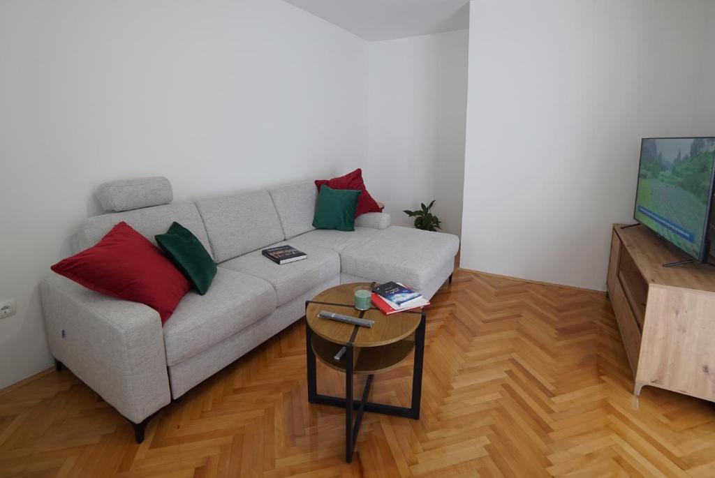 Televízia a/alebo spoločenská miestnosť v ubytovaní Simon's apartment