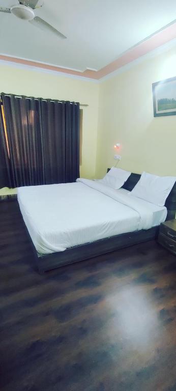Postel nebo postele na pokoji v ubytování Hotel curio's All seasons