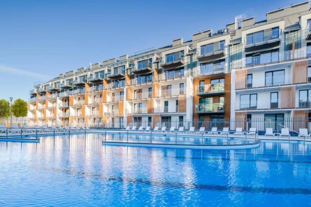 Bazén v ubytovaní Apartament Turkusowy Kołobrzeg Podczele alebo v jeho blízkosti