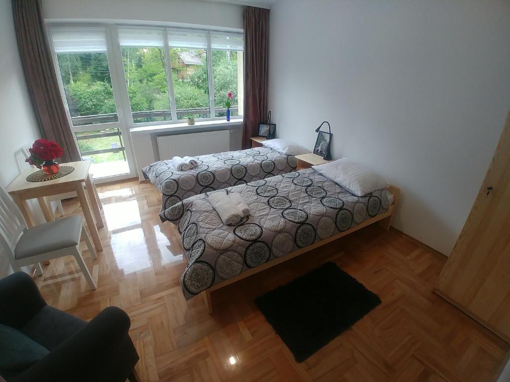 Postel nebo postele na pokoji v ubytování DOM POD SOKOLICĄ