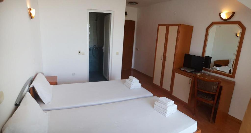 Postel nebo postele na pokoji v ubytování Hotel Aia Kavatsi
