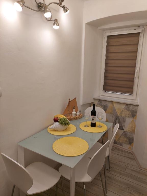 Apartmant Bionda Novi Vinodolski, cozy and nice apartment for 4 people in the city center