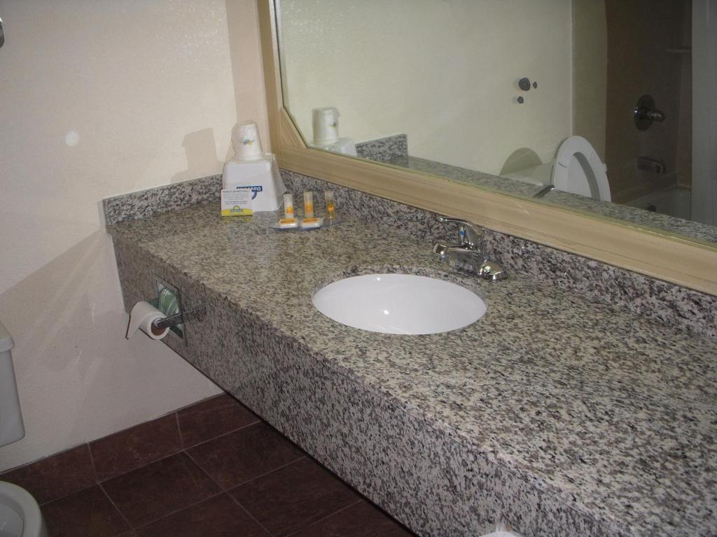 Days Inn by Wyndham Fayetteville-South/I-95 Exit 49 - Chambre Queen Avec Deux Lits Queen - Non-fumeur