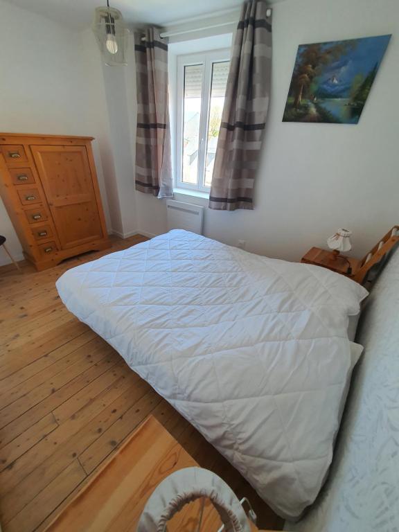 Posteľ alebo postele v izbe v ubytovaní appartement rénové et lumineux a mers les bains au dessus d'un ancien commerce mersois en duplex pour 4 personnes pour du repos, des vacances ou pour le travail