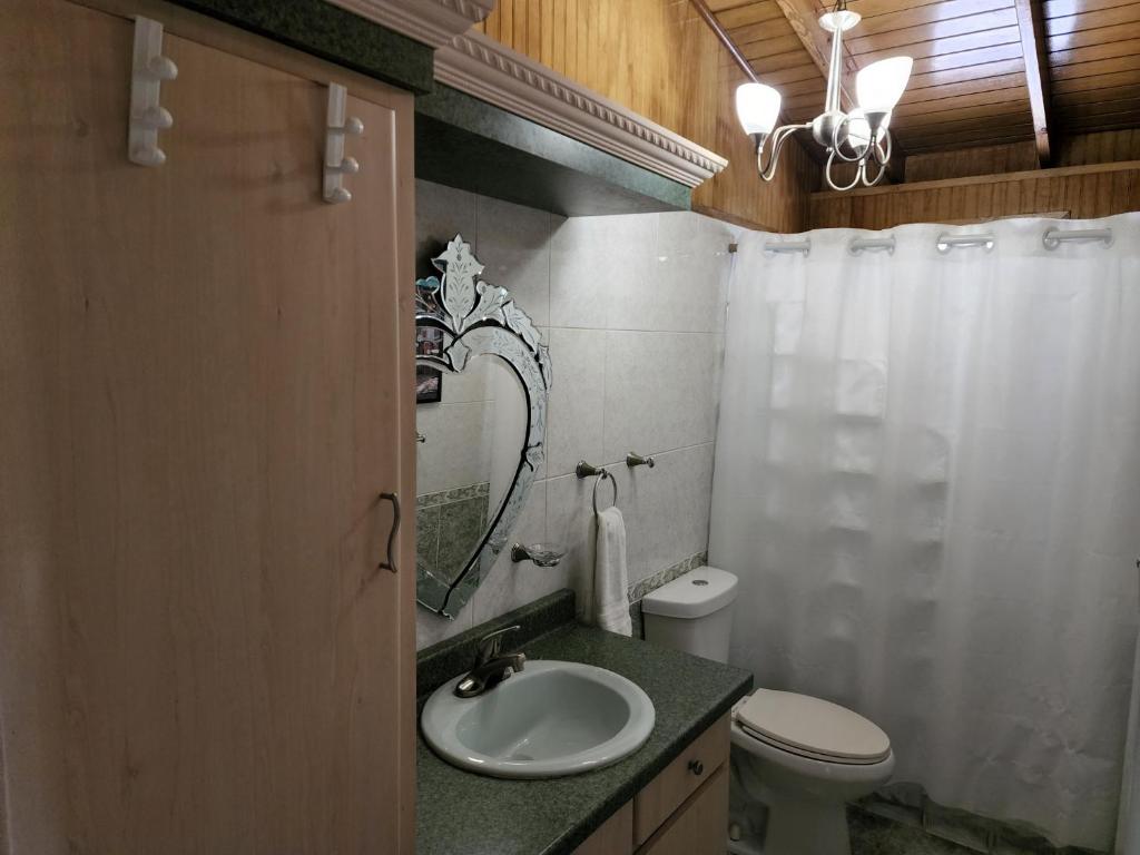 Koupelna v ubytování Palm's Bohemian House with Private Pool