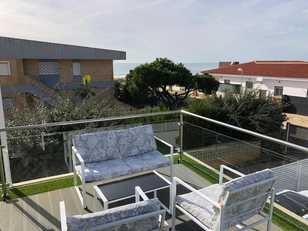Fotografie z fotogalerie ubytování Precioso chalet de diseño a pie de playa nuevo. v destinaci Punta Umbría