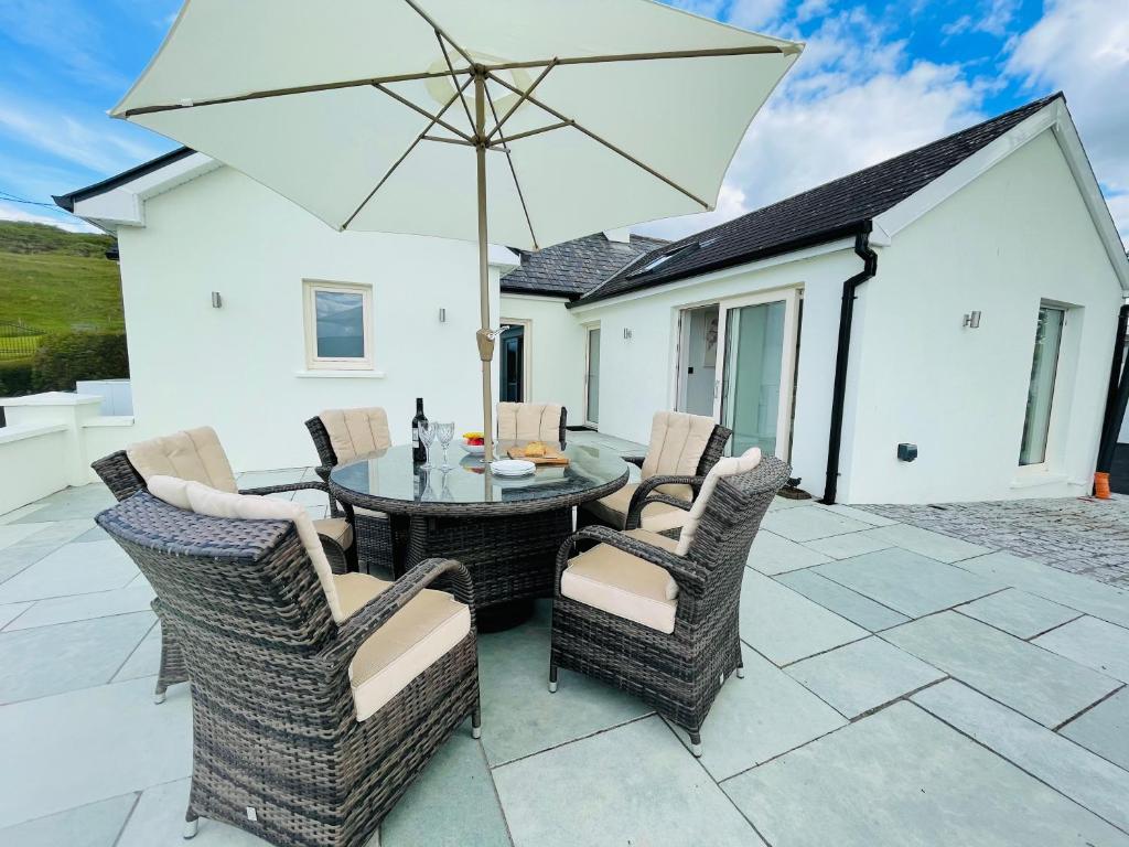 Patio nebo venkovní prostory v ubytování Kathleen's Carrowkeel Cottage