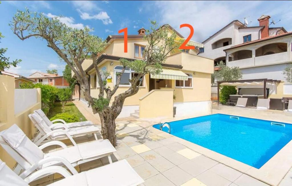 Bazén v ubytovaní Gimy Villa&App 1 Porec alebo v jeho blízkosti