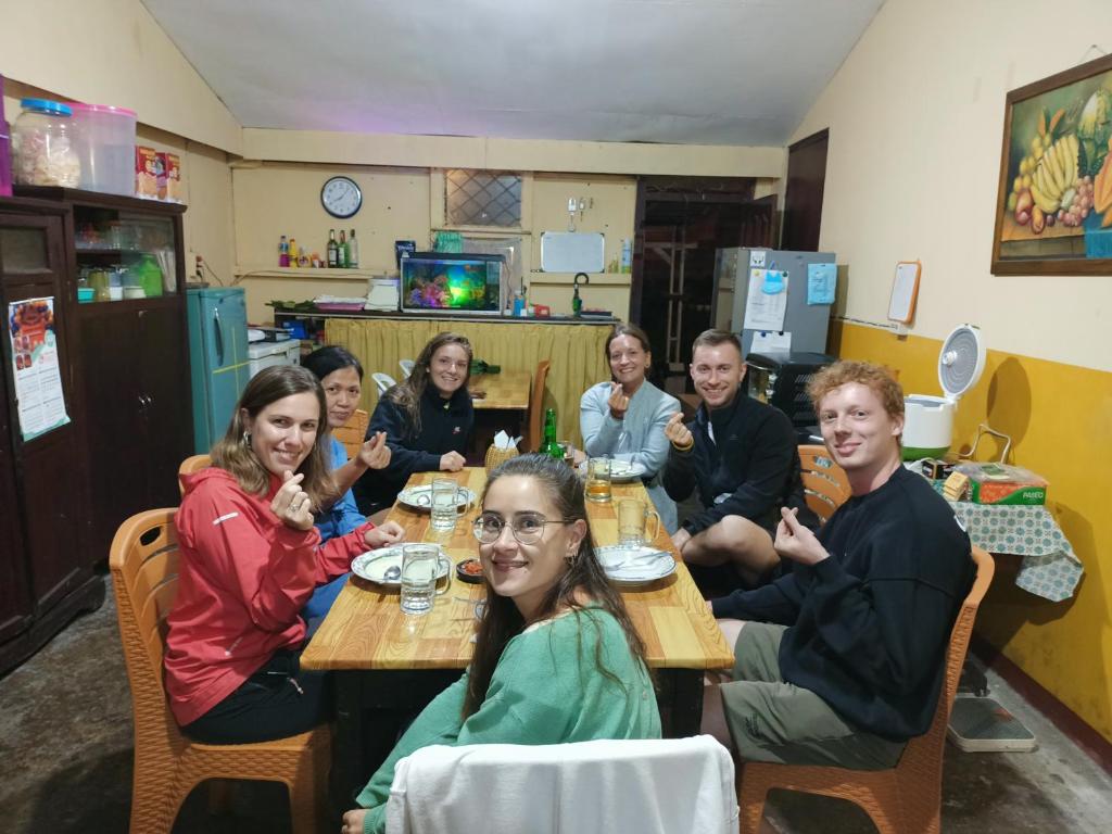 Tamu yang menginap di Chacha Homestay & Dormitory