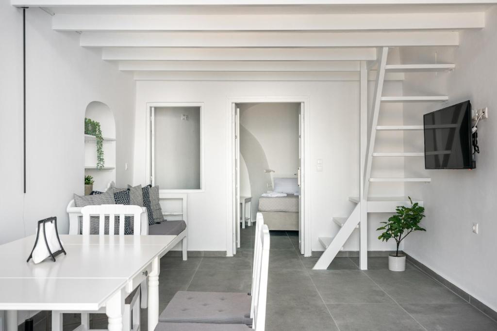 Telewizja i/lub zestaw kina domowego w obiekcie Oia Cave Loft