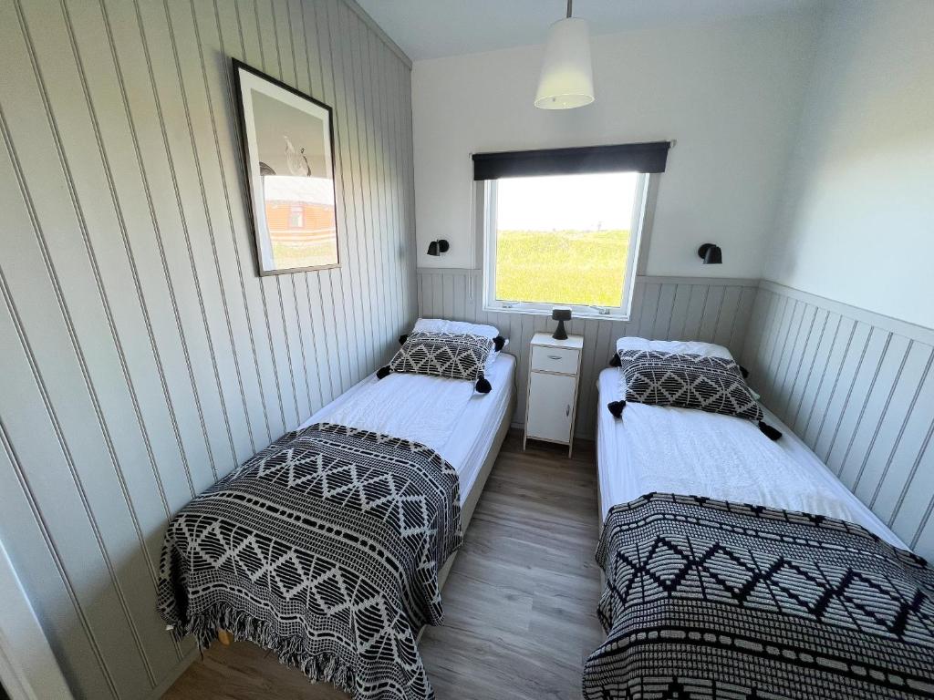 Postel nebo postele na pokoji v ubytování Garður Apartments