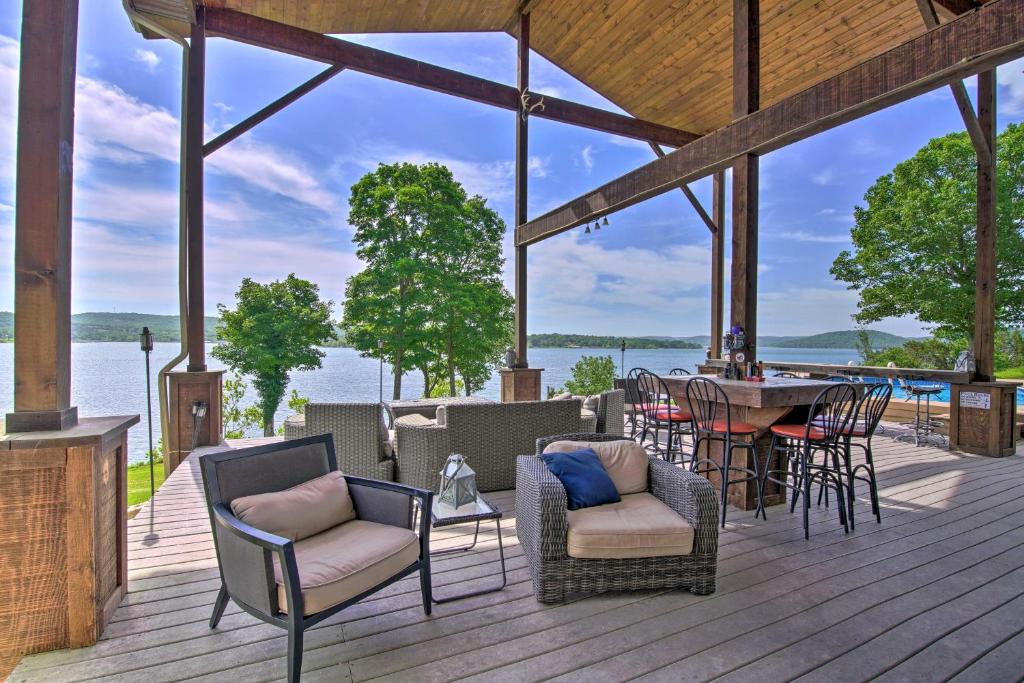 Inviting Home with Hot Tub on Table Rock Lake!