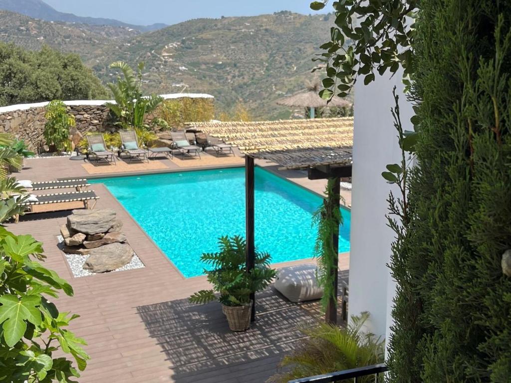 Basen w obiekcie Villa in Sayalonga with Pool and Sea Views lub w pobliżu