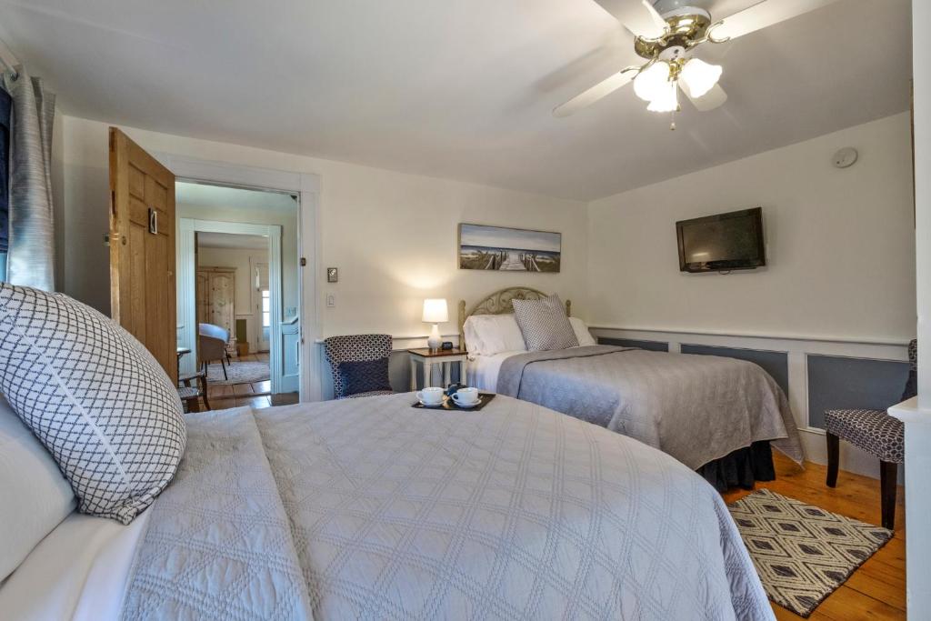 Youngtown Inn - Double Room With Two Double Beds