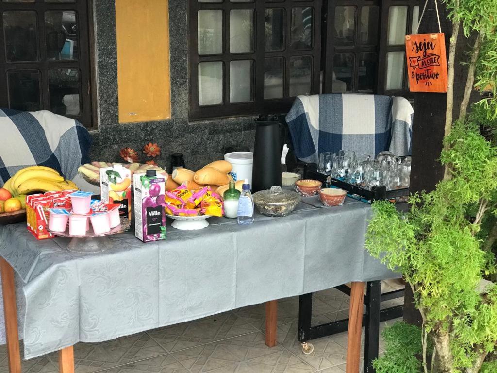 Jídlo v hostelu nebo okolí