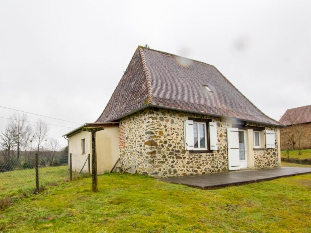 a small stone house in a grassy field at Maison indépendante en pleine nature dans la Vallée de l'Auvézère - FR-1-616-140 in Saint-Mesmin