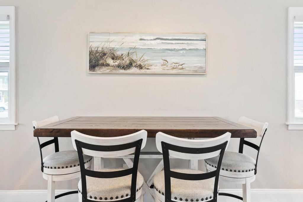 Istumisnurk majutusasutuses Spectacular 3 BR Condo One Block to the Beach