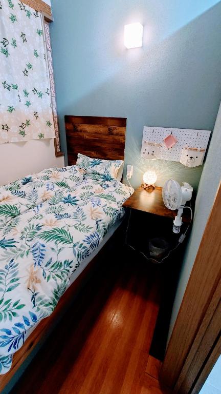 Postel nebo postele na pokoji v ubytování 宿 inn TEK-TEK