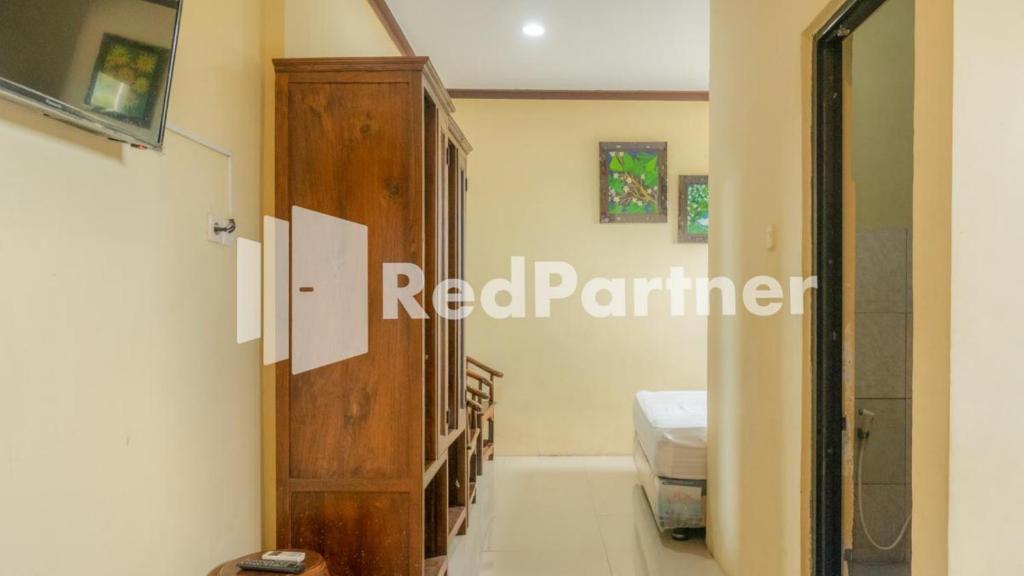 Vandhela Homestay Syariah Mitra RedDoorz - Standard Double Room