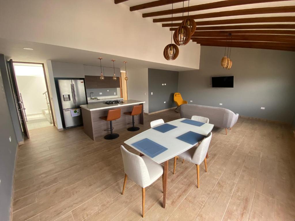 a kitchen and living room with a table and chairs at Balcones de la pradera by Hope in Guatapé