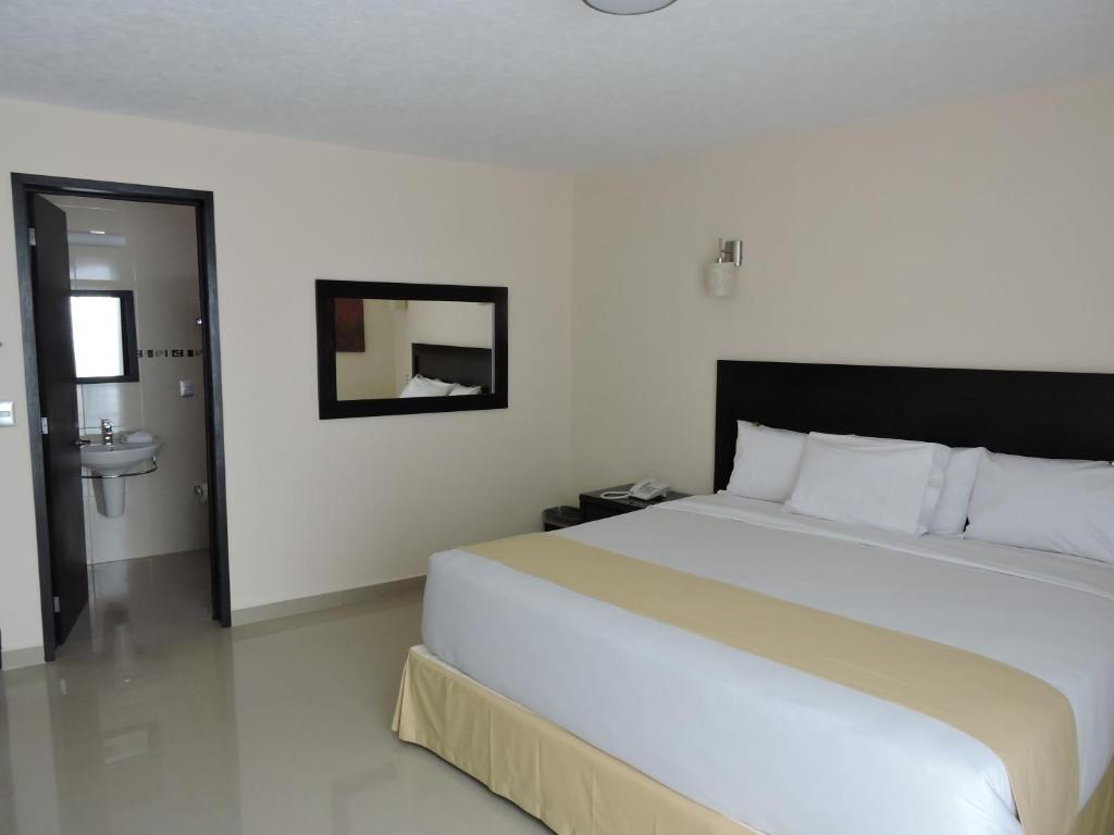 Postel nebo postele na pokoji v ubytování Casa Jasave Hotel