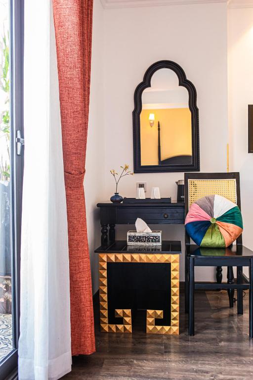 Hanoi Center Silk Boutique Hotel & Travel - Triple Habitación Con Balcón